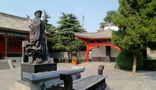 Socha mistra Chen Wang Tinga v muzeu taiji v Chenjiagou